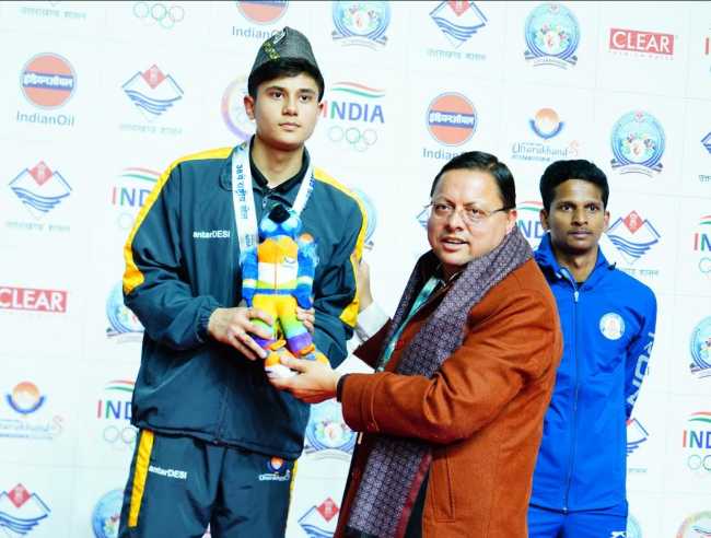 मुख्यमंत्री ने किया परेड ग्राउंड, देहरादून में 38वें राष्ट्रीय खेल-2025 के अन्तर्गत आयोजित बैडमिंटन प्रतियोगिता का अवलोकन, विजेता खिलाड़ियों को मेडल पहनाकर किया सम्मानित