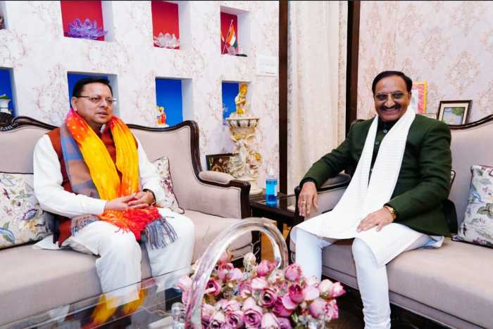 CM धामी ने पूर्व मुख्यमंत्री एवं पूर्व केंद्रीय मंत्री रमेश पोखरियाल निशंक से मुलाकात कर होली की शुभकामनाएं दीं